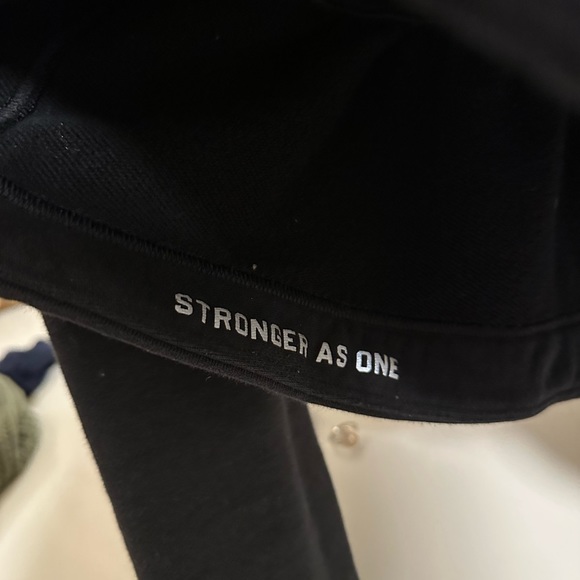 Black cropped Lululemon sweater size 6 - Picture 4 of 4